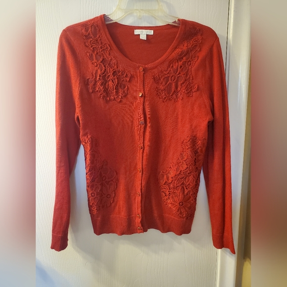 New York & Company red floral button up top - Picture 8 of 9